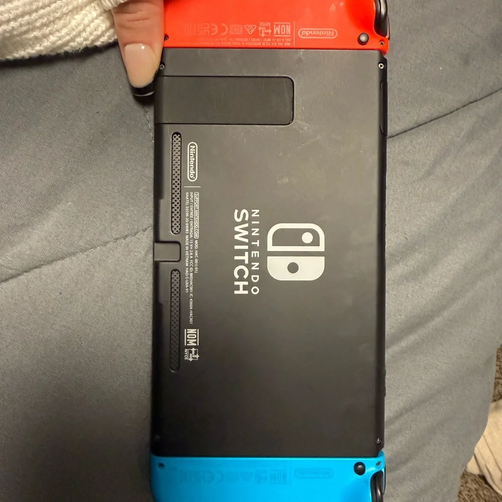 Nintendo Switch - Picture 4 of 4